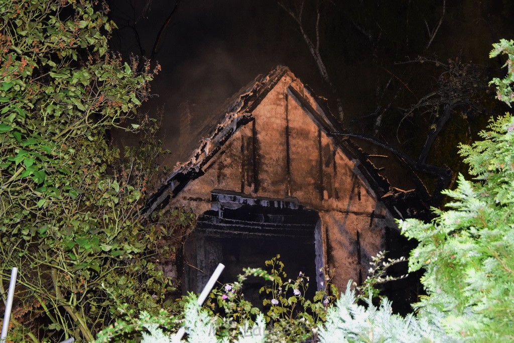 Grossfeuer Einfamilienhaus Siegburg Muehlengrabenstr P0483.JPG - Miklos Laubert